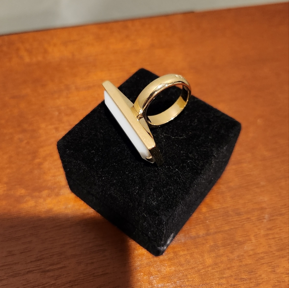 Ring - Picture 2 of 5